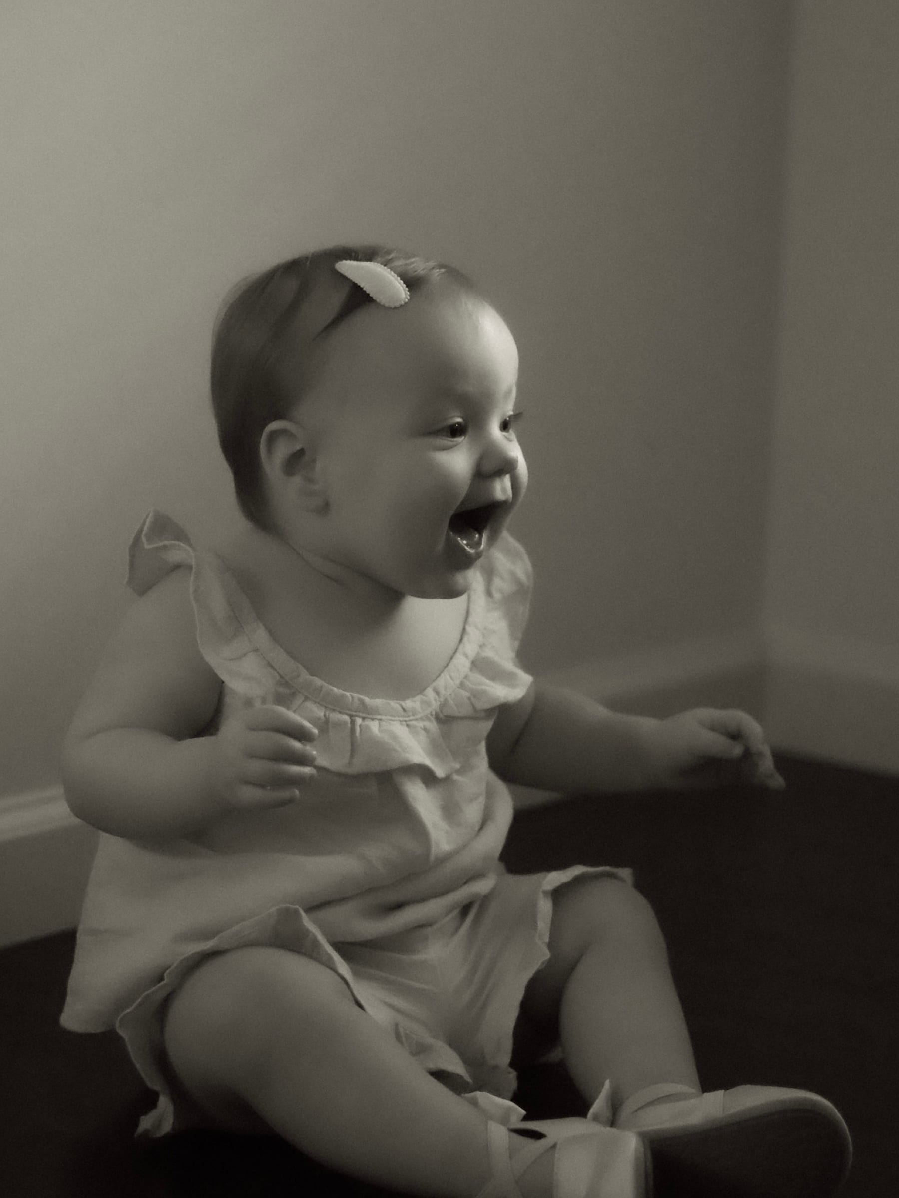 Emma, 12-Month Milestone in Home Studio (photo 8)